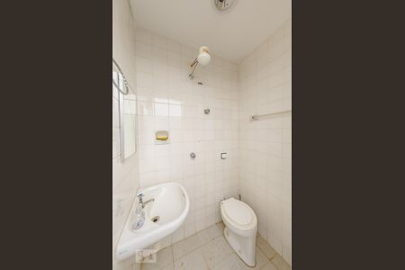Casa para alugar com 160m², 2 quartos e 1 vaga Casa para alugar com 160m², 2 quartos e 1 vagaBanheiro de Serviço