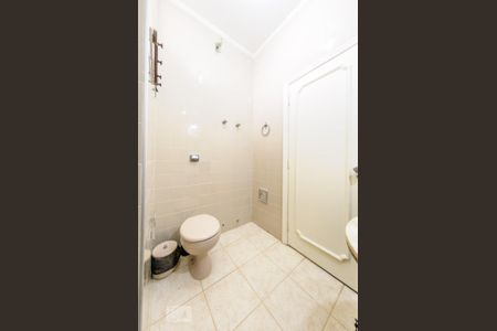 Casa para alugar com 160m², 2 quartos e 1 vaga Casa para alugar com 160m², 2 quartos e 1 vagaBanheiro Social