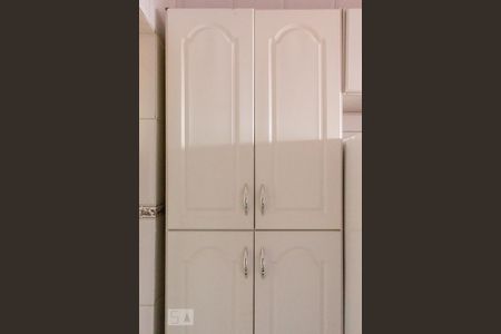 Casa à venda com 120m², 2 quartos e 2 vagasCozinha - Armários