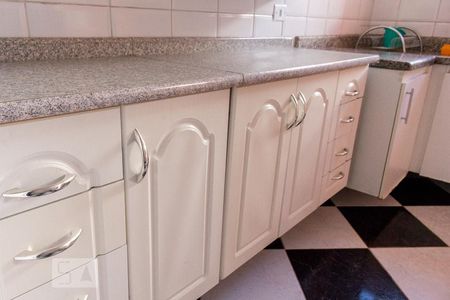 Casa à venda com 120m², 2 quartos e 2 vagasCozinha - Armários