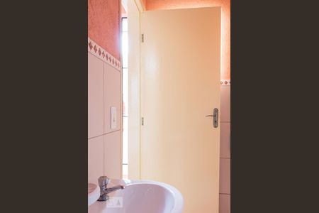 Casa à venda com 120m², 2 quartos e 2 vagasPia Banheiro