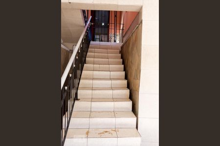 Casa à venda com 120m², 2 quartos e 2 vagasEscada Garagem