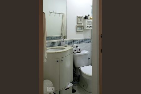 Banheiro de kitnet/studio para alugar com 1 quarto, 54m² em Vila Suzana, São Paulo