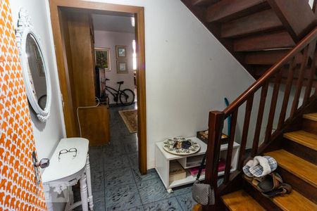Escadas de casa à venda com 3 quartos, 200m² em Maranhão, São Paulo