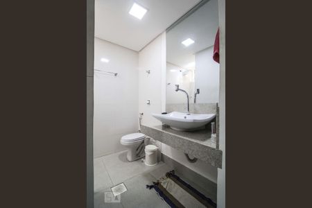 Quarto 2 (suíte) Banheiro de apartamento para alugar com 2 quartos, 115m² em Setor Central, Goiânia