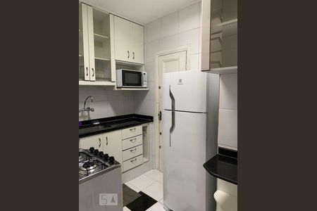 Cozinha de apartamento para alugar com 2 quartos, 58m² em Copacabana, Rio de Janeiro