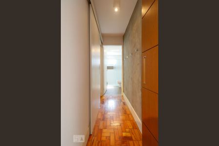 Corredor de apartamento à venda com 1 quarto, 71m² em Alto de Pinheiros, São Paulo