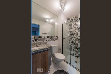 Banheiro de kitnet/studio para alugar com 1 quarto, 28m² em Liberdade, São Paulo