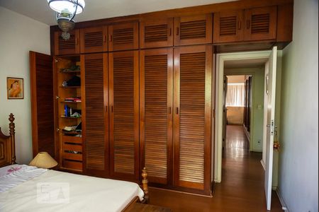 Apartamento à venda com 246m², 4 quartos e 2 vagasQuarto 4