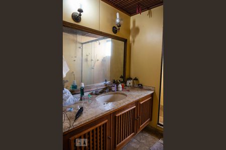 Apartamento à venda com 246m², 4 quartos e 2 vagasBanheiro Social