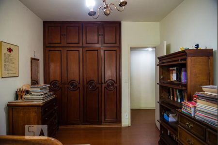 Apartamento à venda com 246m², 4 quartos e 2 vagasQuarto 2