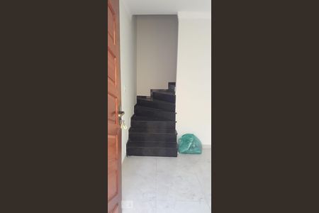 Escada de casa de condomínio à venda com 2 quartos, 68m² em Parque Boturussu, São Paulo