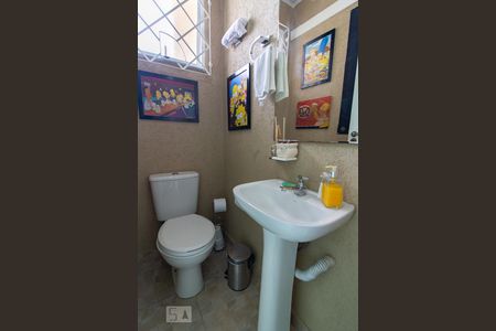 Casa para alugar com 200m², 3 quartos e 2 vagasLavabo