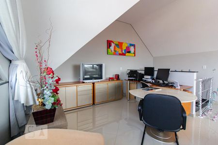 Casa para alugar com 200m², 3 quartos e 2 vagasático