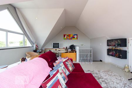Casa para alugar com 200m², 3 quartos e 2 vagasático