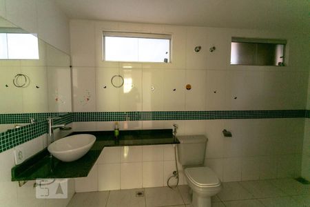 Casa de condomínio para alugar com 100m², 5 quartos e 2 vagasBanheiro