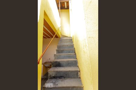 Casa de condomínio para alugar com 100m², 5 quartos e 2 vagasEscadas