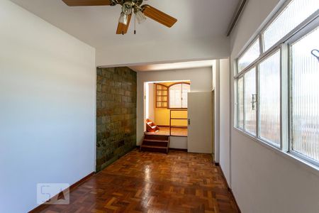 Casa de condomínio para alugar com 100m², 5 quartos e 2 vagasSala