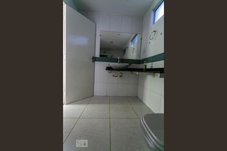 Casa de condomínio para alugar com 100m², 5 quartos e 2 vagasBanheiro