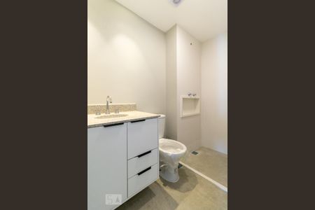 Banheiro de kitnet/studio para alugar com 1 quarto, 27m² em Jardim Paulistano, São Paulo
