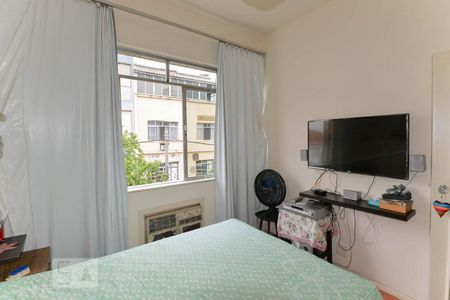 Apartamento à venda com 400m², 4 quartos e 3 vagasQuarto 2 terceiro andar