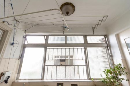 Apartamento à venda com 70m², 2 quartos e 1 vagaÁrea de Serviço