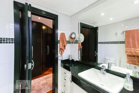 Apartamento à venda com 143m², 3 quartos e 3 vagasBanheiro do Quarto 1
