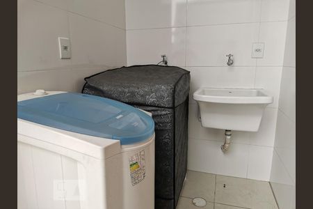 Casa à venda com 148m², 3 quartos e 3 vagas Casa à venda com 148m², 3 quartos e 3 vagasLavanderia