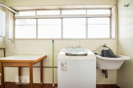 Área de serviço de apartamento para alugar com 3 quartos, 115m² em Cambuí, Campinas