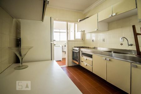 Cozinha de apartamento para alugar com 3 quartos, 115m² em Cambuí, Campinas
