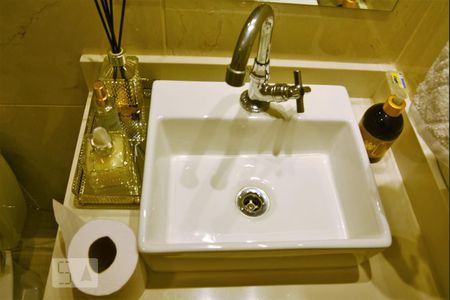 Apartamento à venda com 119m², 2 quartos e 1 vagaTorneira - Banheiro Corredor