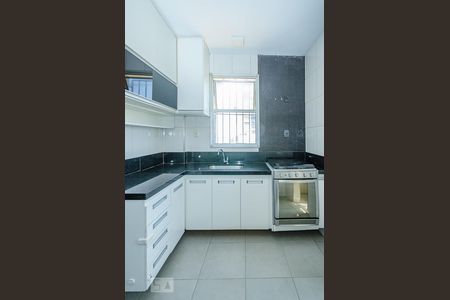 Apartamento para alugar com 104m², 4 quartos e sem vagaCozinha