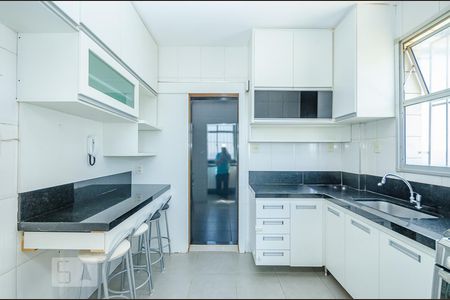 Apartamento para alugar com 104m², 4 quartos e sem vagaCozinha