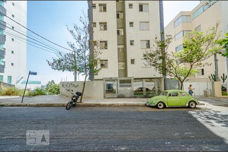 Apartamento para alugar com 104m², 4 quartos e sem vagaFachada