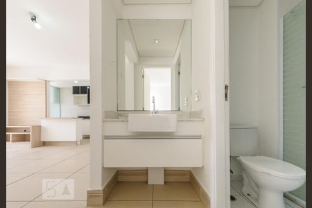 Banheiro de apartamento à venda com 1 quarto, 55m² em Centro, Campinas