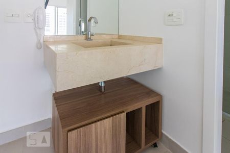 Pia do Banheiro de kitnet/studio para alugar com 1 quarto, 35m² em Consolação, São Paulo