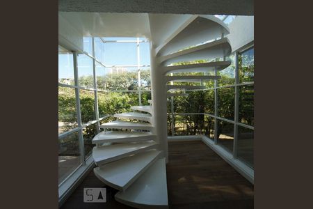 Casa à venda com 130m², 1 quarto e 8 vagas Casa à venda com 130m², 1 quarto e 8 vagasEscada