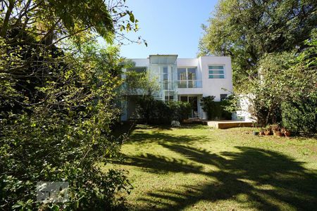 Casa à venda com 130m², 1 quarto e 8 vagas Casa à venda com 130m², 1 quarto e 8 vagasQuintal