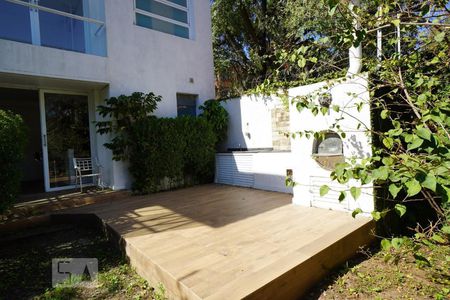 Casa à venda com 130m², 1 quarto e 8 vagas Casa à venda com 130m², 1 quarto e 8 vagasFachada