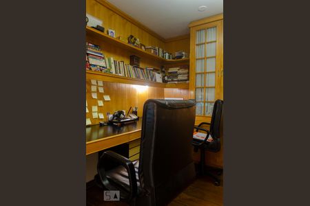 Casa à venda com 550m², 4 quartos e 4 vagasEscritório 1