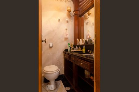 Casa à venda com 550m², 4 quartos e 4 vagasLavabo