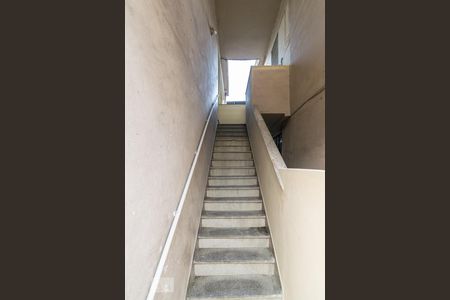 Apartamento à venda com 80m², 2 quartos e sem vagaEscada de acesso ao imóvel