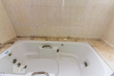 Apartamento à venda com 260m², 4 quartos e 3 vagas Apartamento à venda com 260m², 4 quartos e 3 vagasBanheiro da Suíte Master