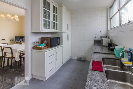 Apartamento à venda com 260m², 4 quartos e 3 vagas Apartamento à venda com 260m², 4 quartos e 3 vagasCozinha