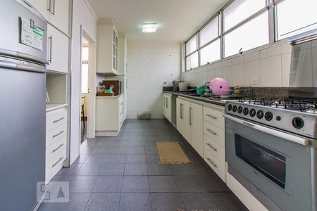 Apartamento à venda com 260m², 4 quartos e 3 vagas Apartamento à venda com 260m², 4 quartos e 3 vagasCozinha