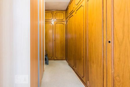 Apartamento à venda com 260m², 4 quartos e 3 vagas Apartamento à venda com 260m², 4 quartos e 3 vagasCloset 2 da Suíte Master