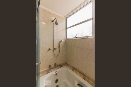 Apartamento à venda com 260m², 4 quartos e 3 vagas Apartamento à venda com 260m², 4 quartos e 3 vagasBanheiro da Suíte Master