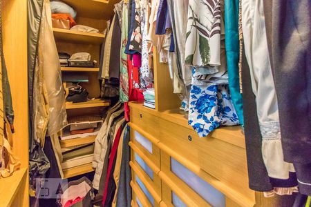 Apartamento à venda com 260m², 4 quartos e 3 vagas Apartamento à venda com 260m², 4 quartos e 3 vagasCloset 1 da Suíte Master