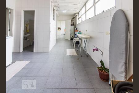 Apartamento à venda com 260m², 4 quartos e 3 vagas Apartamento à venda com 260m², 4 quartos e 3 vagasÁrea de Serviço