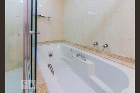 Apartamento à venda com 260m², 4 quartos e 3 vagas Apartamento à venda com 260m², 4 quartos e 3 vagasBanheiro Social